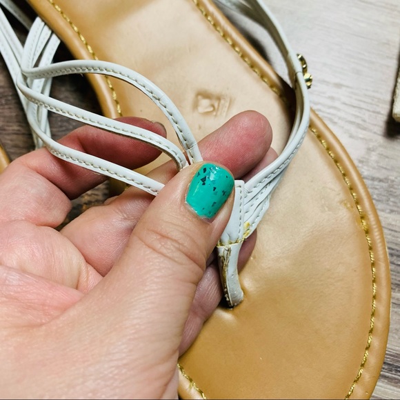 Ann Taylor Loft white leather strappy flip flop sandals w/ gold bumblebee charm - Picture 6 of 13